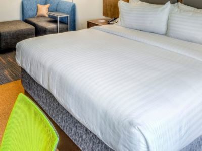 Holiday Inn Express & Suites Cleveland/Westlake By Ihg 3*